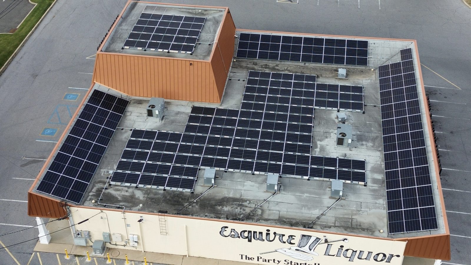 Aerial view of the rooftop solar system LandAir Energy installed at Esquire Liquors in Delran, New Jersey